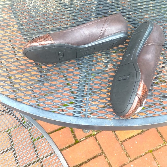 Brown office flats - brand new - Picture 3 of 4